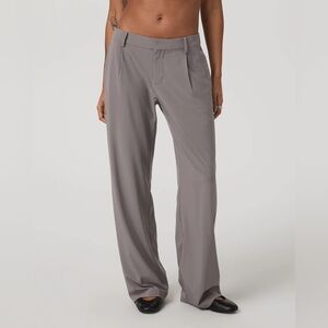 NEW NWT Vuori Villa low slung trouser pants cavern gray Small travel/work